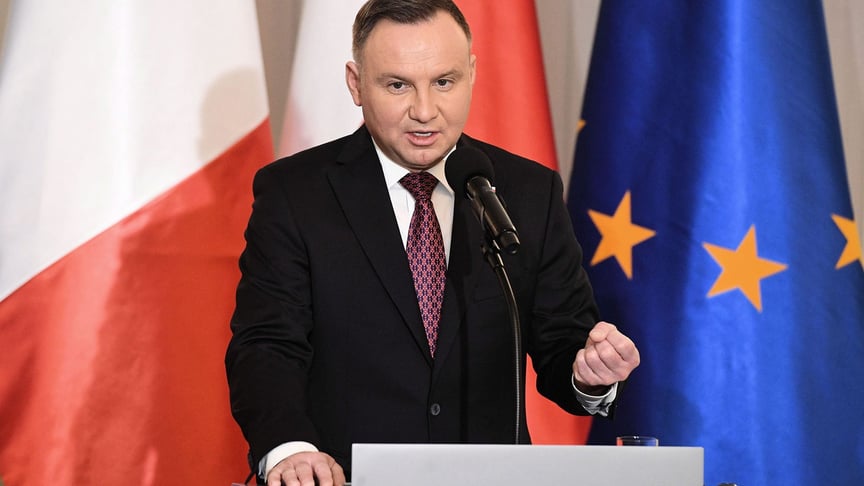 Президент Польщі Анджей Дуда під час пресконференції у Варшаві, Польща, 3 лютого 2020 року. 4 лютого Дуда підписав оновлені закони, які дозволяють звільнити та позбавити права на професію тих суддів, котрі не визнають судової реформи, ухвалюють рішення згідно з нормами євросоюзного, а не нового національного права, та публічно критикують дії уряду