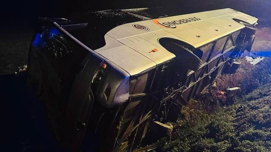 Автобус, який потрапив у ДТП біля Братислави Автобус, який потрапив у ДТП біля Братислави