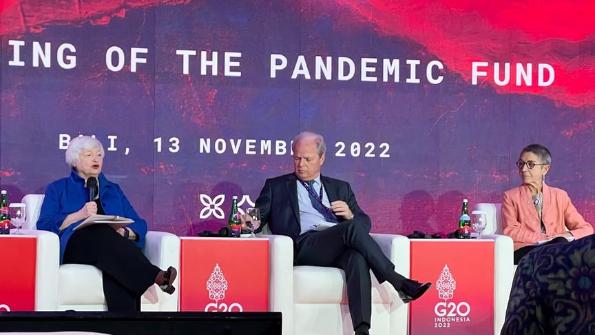Министр финансов США Джанет Йеллен (слева) выступает на саммите G20 в Инодонезии, 13 ноября 2022 года