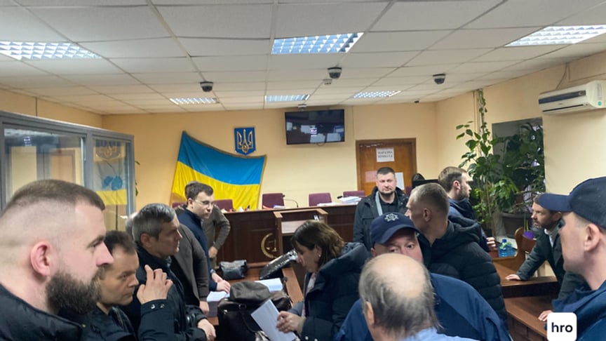 Зала Подільського районного суду, де мало відбутися засідання у справі Ігоря Коломойського, 8 грудня 2025 року