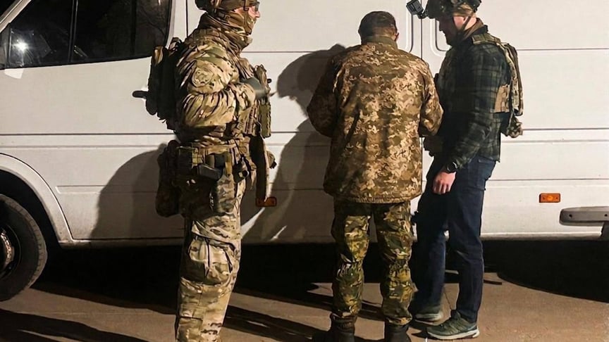 Затримання чоловіка, який погрожував підірвати гранати у Рівному