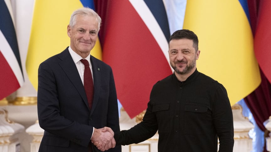 Президент України Володимир Зеленський з премʼєр-міністром Норвегії Йонасом Стере, Київ, 25 серпня 2025 року