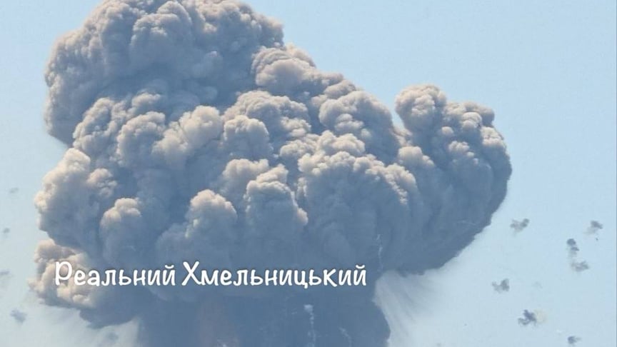 Дим унаслідок детонації боєприпасів у Хмельницькому Дим унаслідок детонації боєприпасів у Хмельницькому
