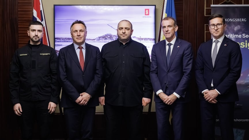 Українські та норвезькі посадовці, серед яких глава Мінстратегпрому Герман Сметанін, міністр оборони Рустем Умєров та його норвезький колега Торе Оншуус Сандвік