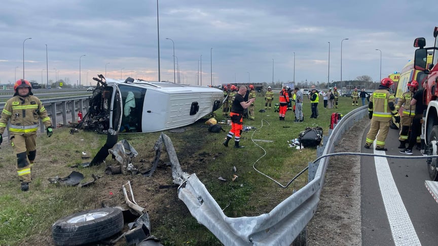 Наслідки аварії автобуса, у якому перебували українці