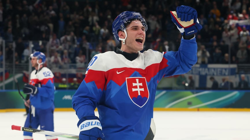 Ілюстративне фото. Хокеїст словацької збірної після перемоги над командою з Фінляндії на Олімпійських іграх в Італії
