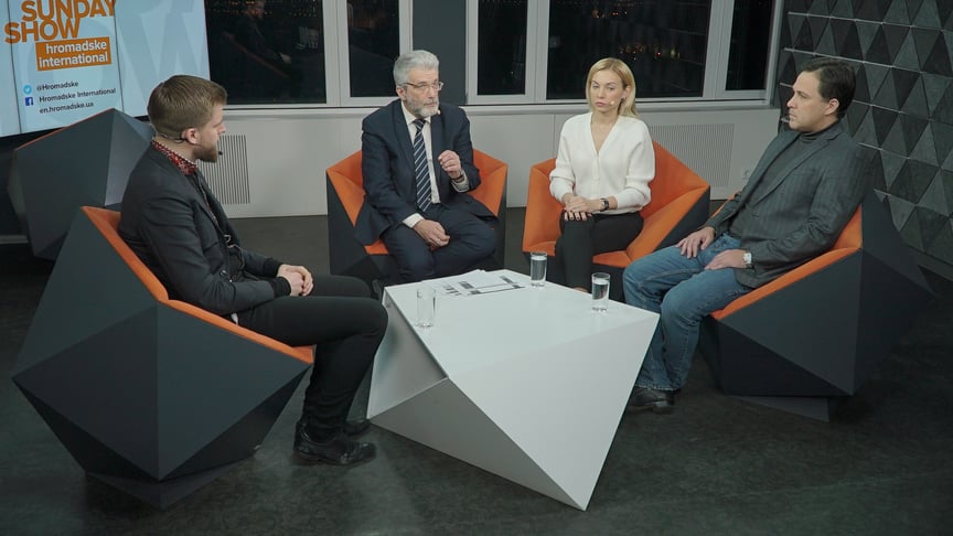From left to right: Servant of the People MP Sviatoslav Yurash, program host Andriy Kulykov, political analyst Maria Zolkina, and Parliamentary Foreign Committee expert Mykola Kapitonenko.