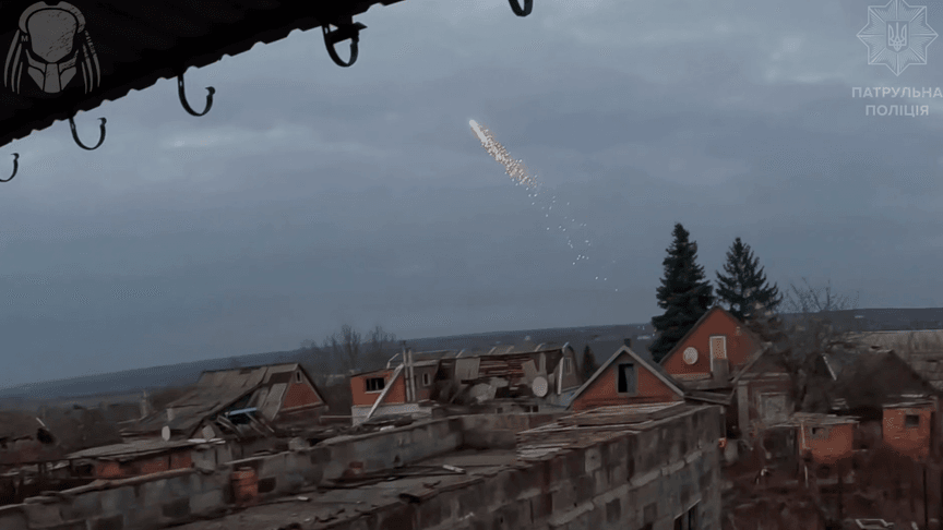 російський дрон з термітною сумішшю у небі над Костянтинівкою