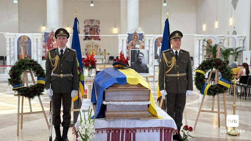 У Патріаршому соборі УГКЦ, куди привезли домовину з прахом полковника Євгена Коновальця, проводять заупокійні богослужіння, 15 серпня 2026 року