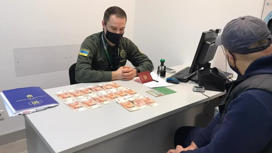 Россиянин пытался за 75 тысяч рублей подкупить пограничников в «Борисполе», чтобы попасть в Украину