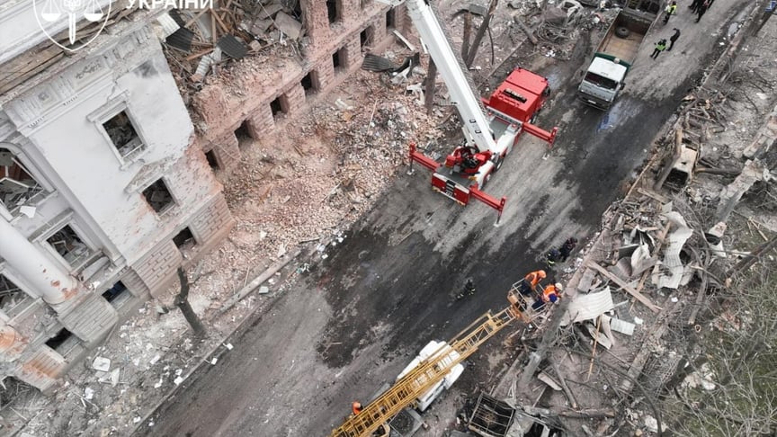 Последствия обстрела Сум 13 апреля 2025 года