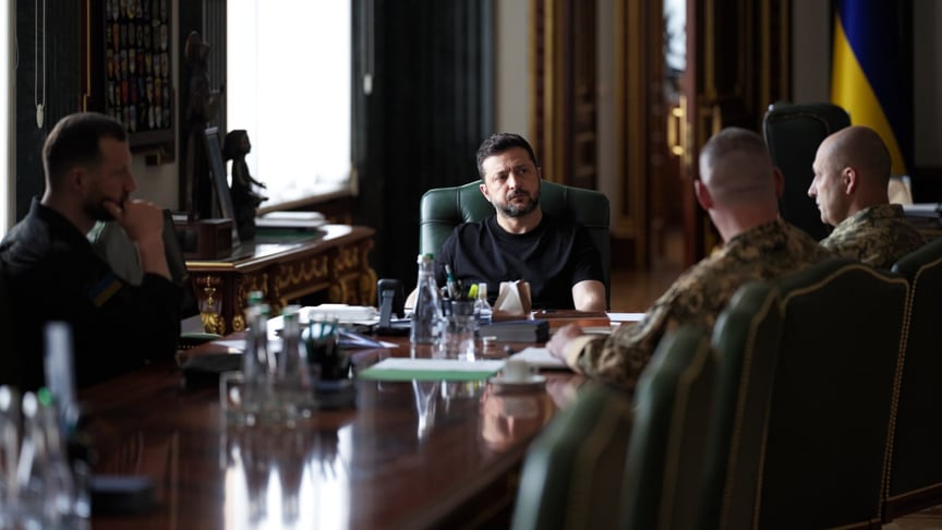 Президент України Володимир Зеленський на нараді з військовими
