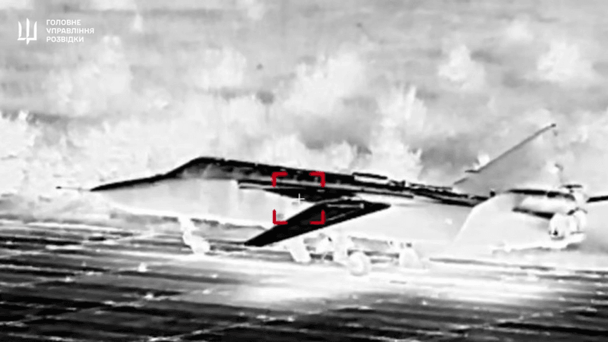Момент ураження російського літака, ймовірно, Су-24