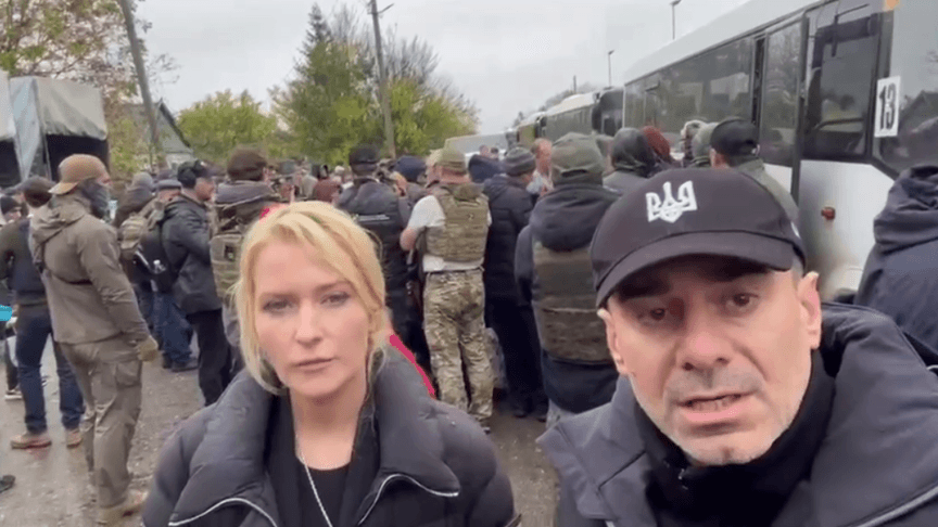 Омбудсман Дмитро Лубінець разом із уповноваженою з прав людини в рф Яною Лантратовою під час перебування в Олешках, 30 жовтня 2026 року