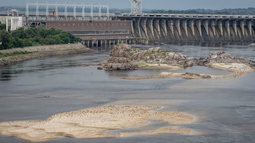 Дніпровська ГЕС після вибуху Новокаховської греблі, Запоріжжя, Україна, 5 липня 2023 року