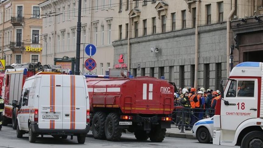Emergency service workers near the ‘Tekhnologicheskyi Institut’stations after explosions on April, 3d.