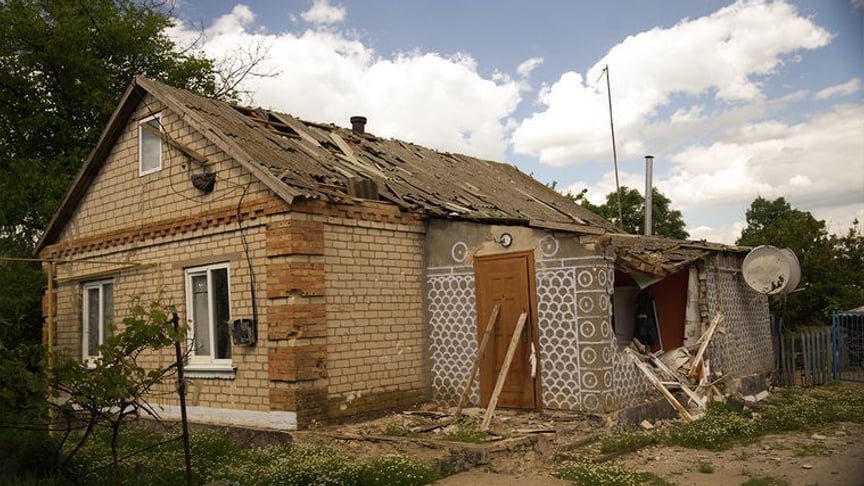 Дом в селе Кочубеевка после обстрелов