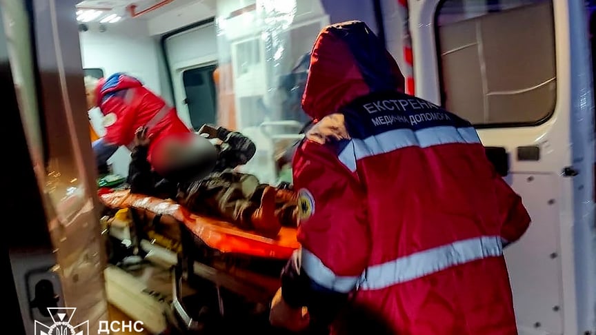 Рятувальники працювали на місці завалів будинку, де, ймовірно, стався вибух газу