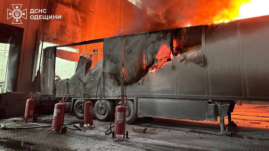 Причіп, в якому згоріли посилки