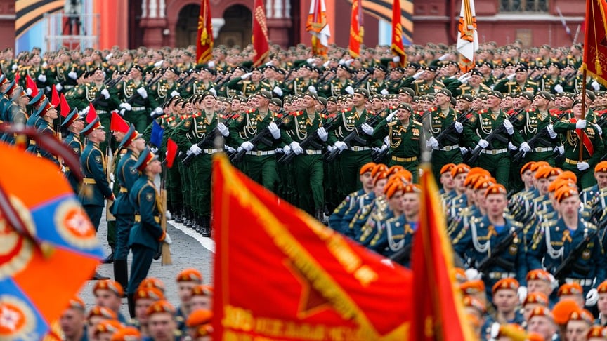 російські військові на параді 9 травня 2017 року