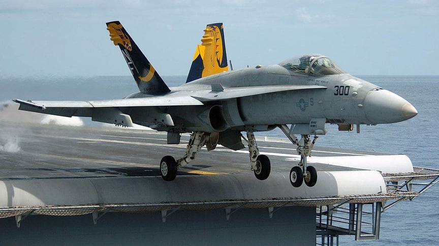 Американський F/A-18C Hornet злітає з авіаносця USS Kitty Hawk, 2005 рік (ілюстративне фото)
