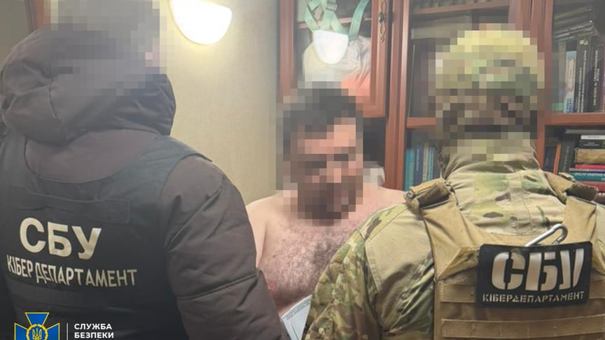 СБУ затримала інженерів, які готували схеми відновлення НПЗ рф