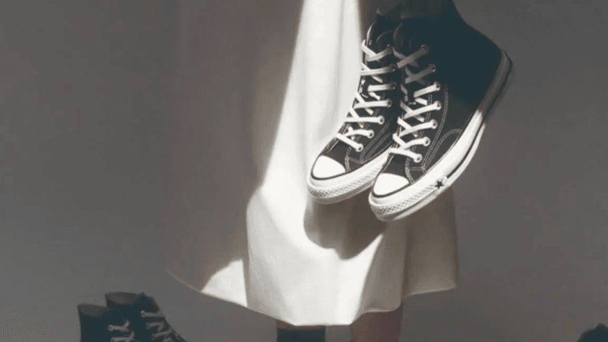 Фото з видаленої реклами кросівок Converse