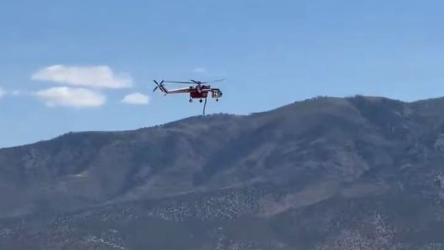 Ілюстративне фото. Вертоліт Sikorsky Skycrane під час операції з ліквідації пожеж в американському штаті Юта