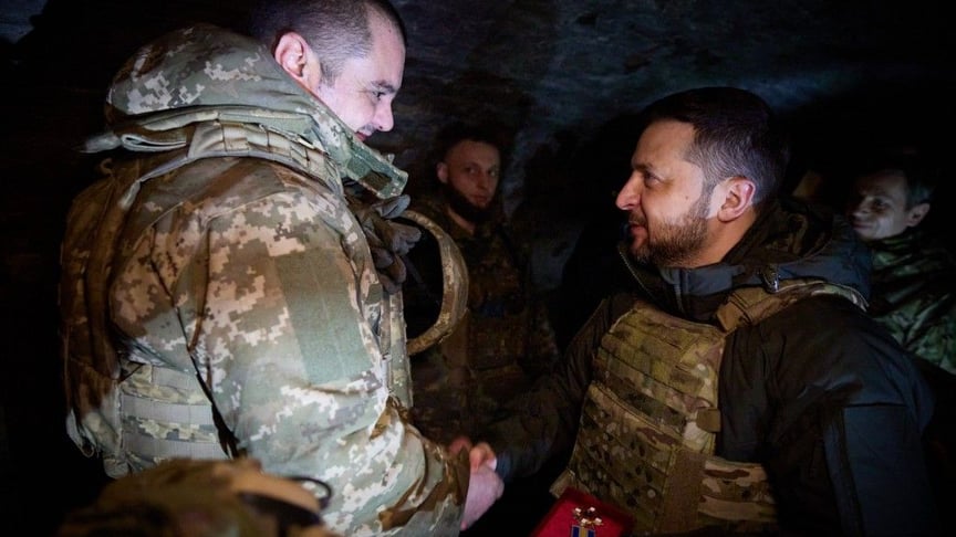 President Volodymyr Zelenskyy awards a serviceman near the village of Robotyne, February 4, 2024
