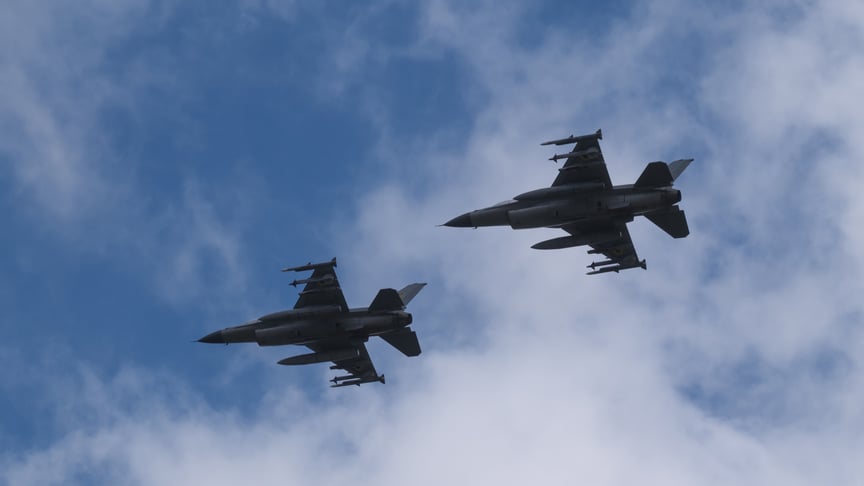 Ілюстративне фото. Винищувачі F-16 у небі України