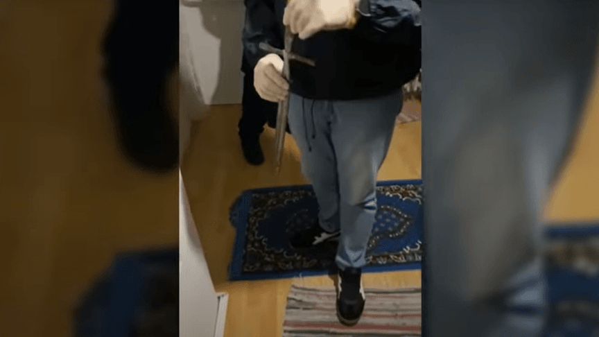 Меч, який знайшли в підозрюваного