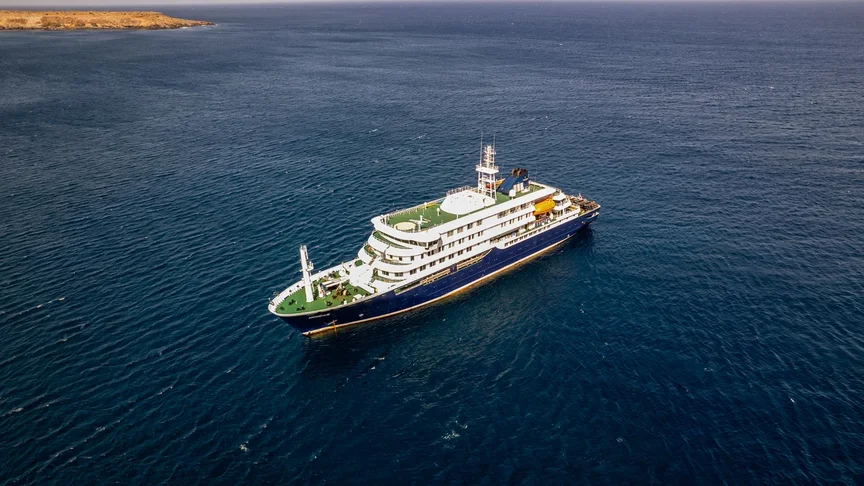 Круїзний лайнер MV Hondius біля порту Праї, столиці Кабо-Верде, 3 травня 2026 року