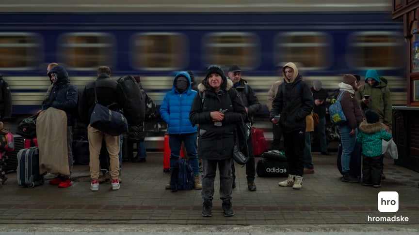 «Радимо лягати ногами до вікна». Евакуація пасажирів та інші правила безпеки на залізниці під обстрілами
