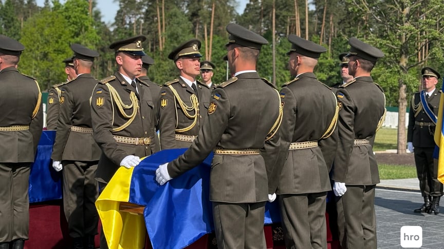 Церемонія перепоховання подружжя Мельників