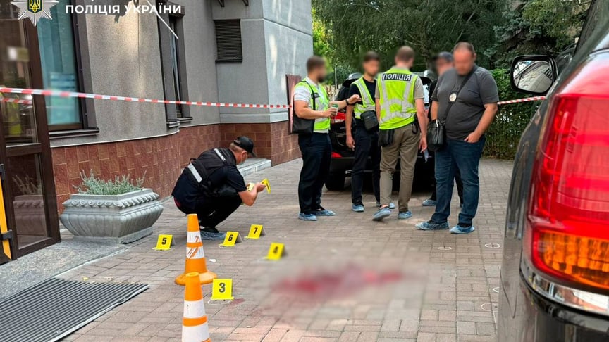 Правоохоронці проводять слідчі дії на місці стрілянини у Києві