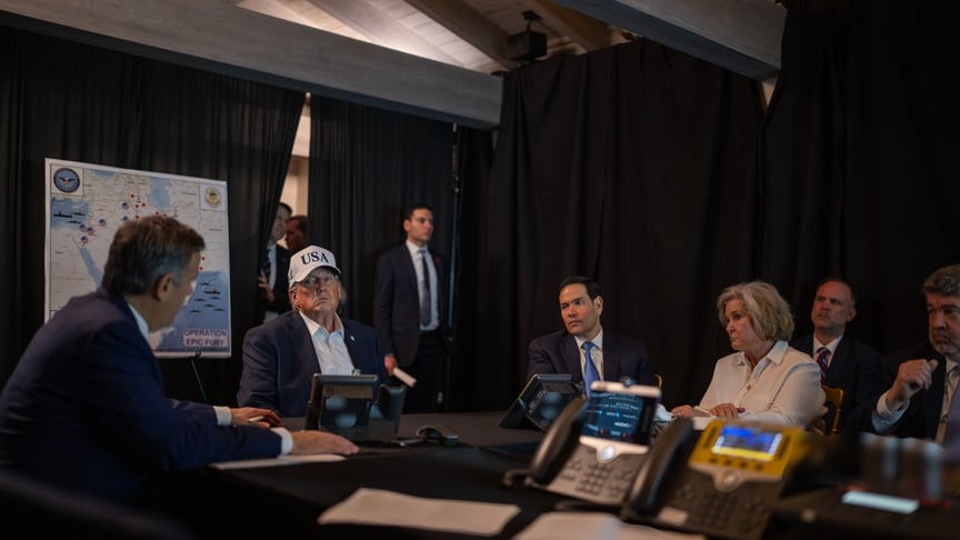 Президент США Дональд Трамп стежить за військовою операцією США в Ірані, 28 лютого 2026 року