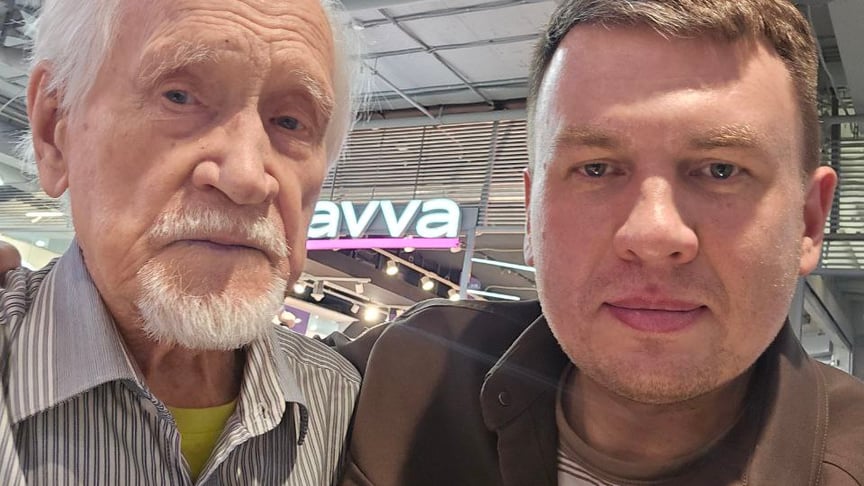 російський блогер Ілля Ремесло (праворуч)