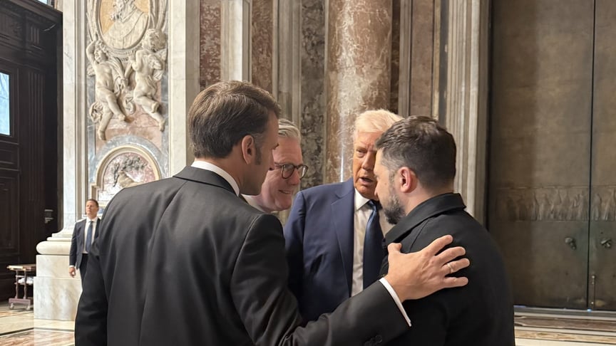 Дональд Трамп, Володимир Зеленський, Емманюель Макрон і Кір Стармер під час зустрічі у Ватикані Дональд Трамп, Володимир Зеленський, Емманюель Макрон і Кір Стармер під час зустрічі у Ватикані