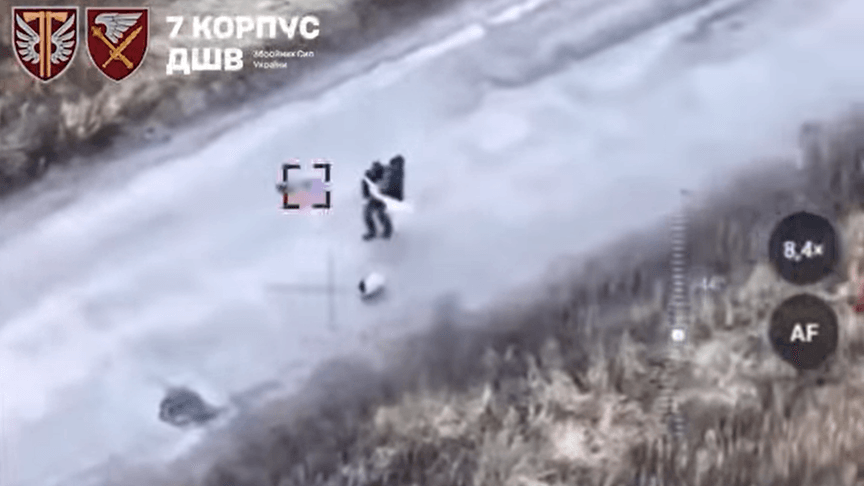 Момент удару по цивільних з білим прапором