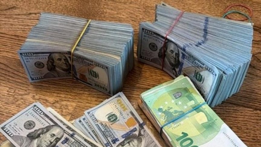 Вилучена у керівників обласних відділів Нацполіції готівка