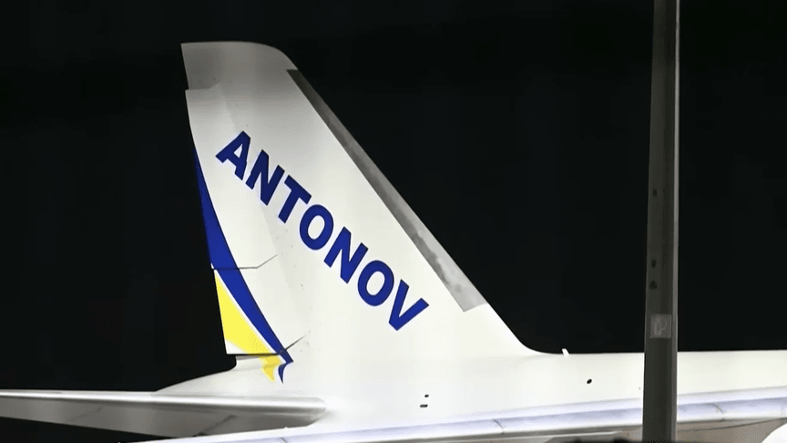 Літак Ан-124 в аеропорту Лейпцига