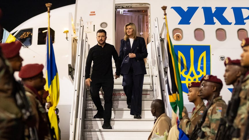 Президент України Володимир Зеленський та перша леді Олена Зеленська в ПАР Президент України Володимир Зеленський та перша леді Олена Зеленська в ПАР