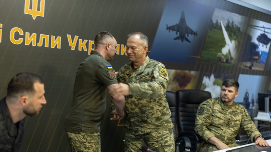 Сирський офіційно передав повноваження головнокомандувача Драпатому