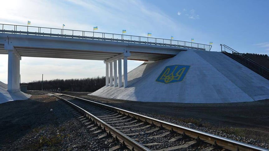 Відновлений міст у Попаснянському районі Луганської області