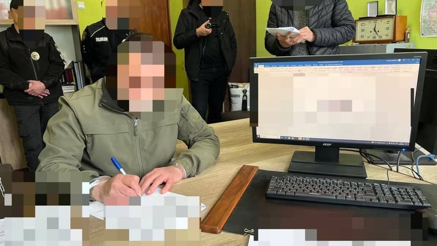 Вручение подозрения должностному лицу
