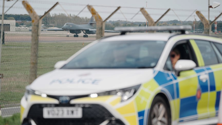 Поліція патрулює периметр авіабази Фейрфорд у Великій Британії, 29 вересня 2026 року