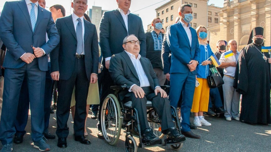 Мэр Харькова Геннадий Кернес во время церемонии поднятия флага в Харькове, 23 августа 2020 года