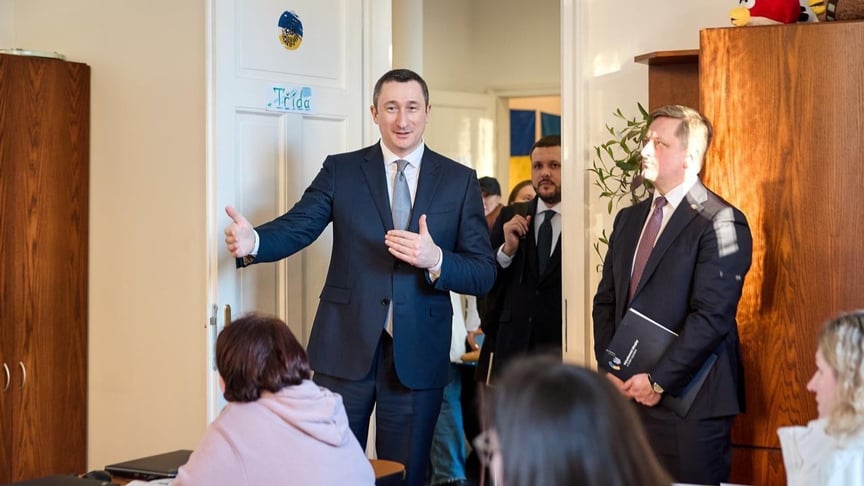 Міністр національної єдності України Олексій Чернишов під час візиту до українського центру в Чехії