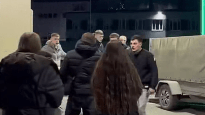 У нападі на ансамбль «Гуцулія» встановили причетність неповнолітніх дівчат У нападі на ансамбль «Гуцулія» встановили причетність неповнолітніх дівчат