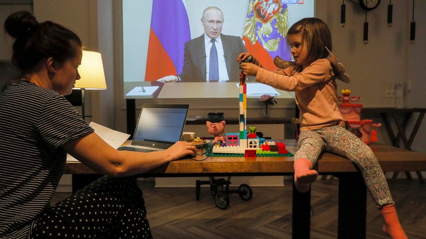 “Technically It’s Not Lockdown but It Sort of Is” - Russian Journalist on Coronavirus Measures